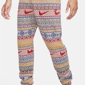 Nike Sportswear Club
Fleece Holiday Pants